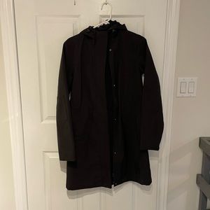 Excellent condition Joe Fresh size small spring/fall black coat